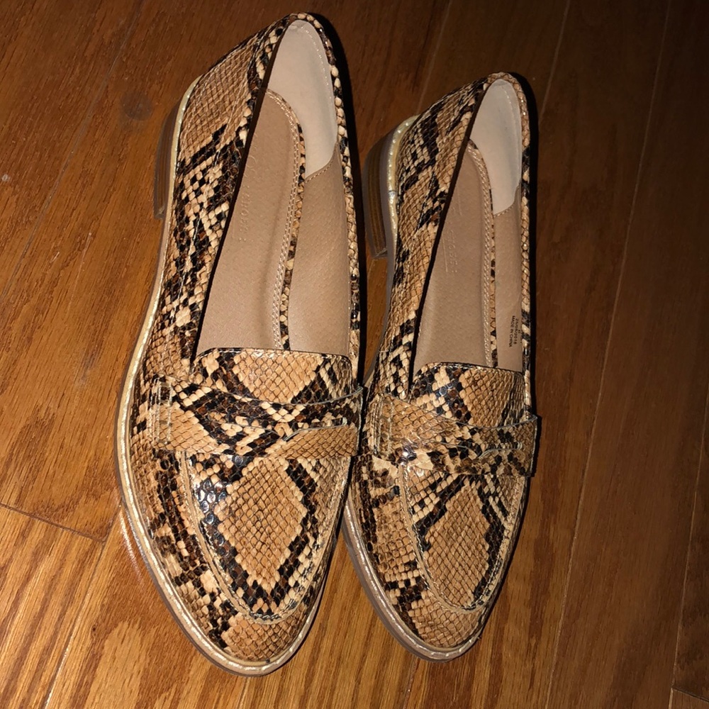 Snakeskin Print Loafers